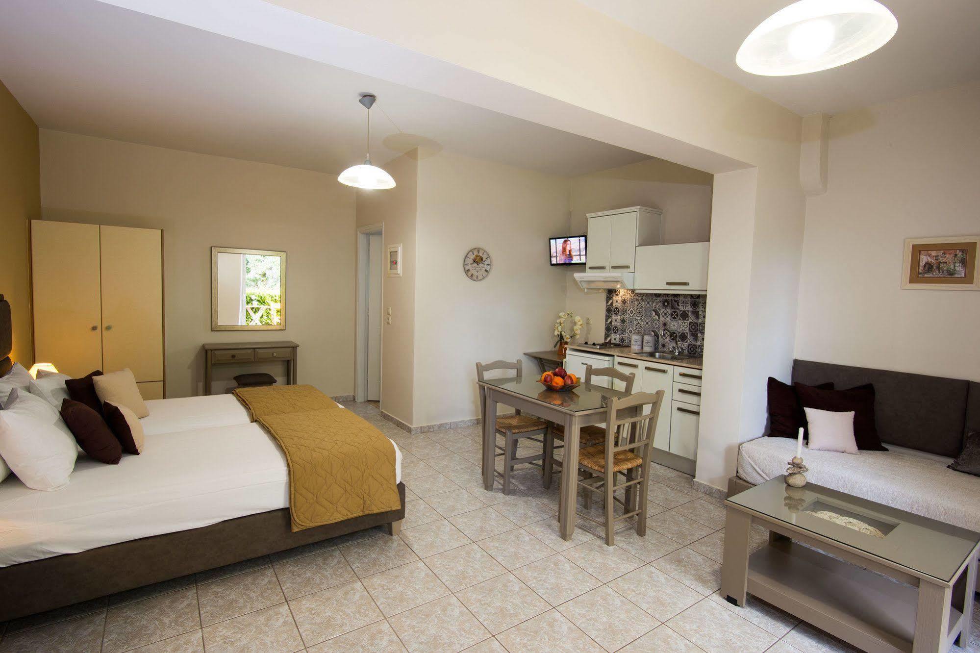 Dina Apartment Razata